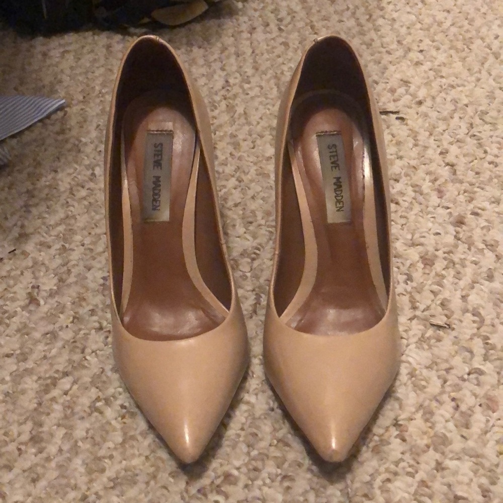 Steve Madden nude pumps